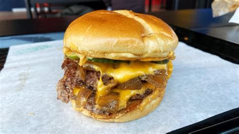 Cheeseburger omaha - Signature Cheeseburger. Classic double American cheese, braised onions & our famous tap house sauce. Smoked Gouda & Bacon Melt. Jalapeno infused patty …